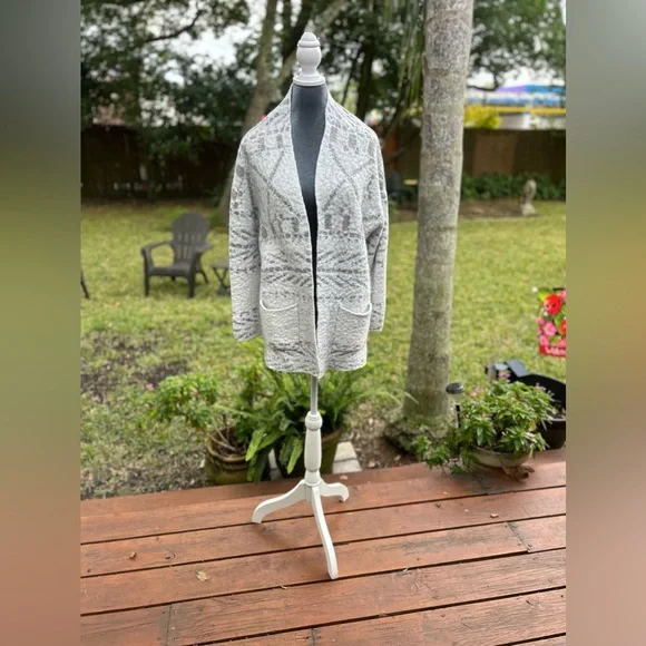 Gray/white open front cardigan with pockets - Picture 2 of 7